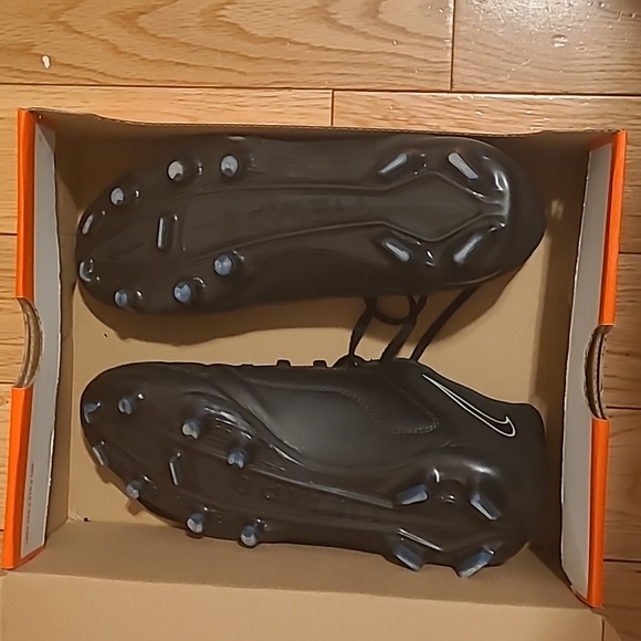 Kids soccer shoes - Picture 3 of 4